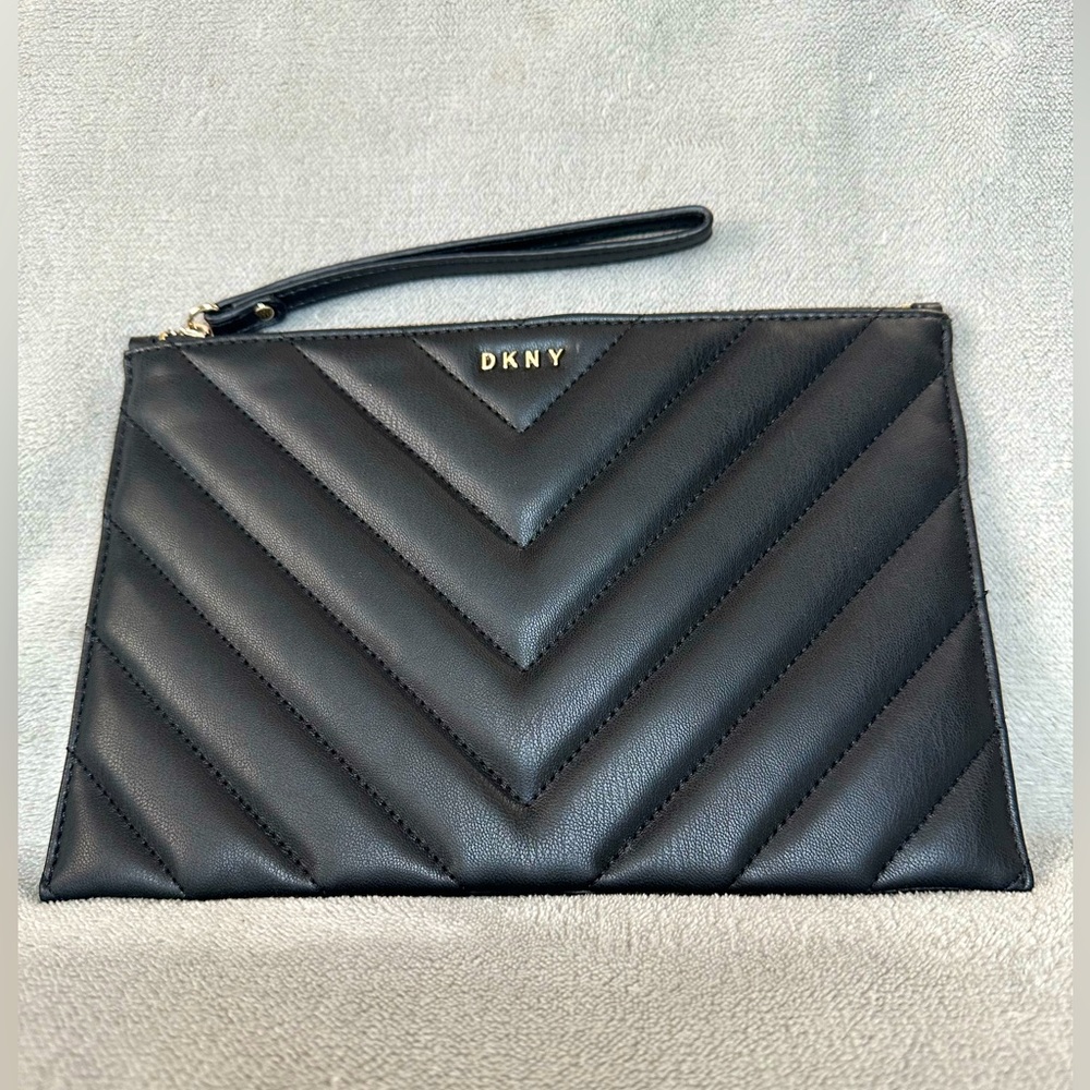 NWOT DKNY | CLUTCH WRISTLET
